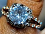 Zilverkleurige ring met edelsteen en strass, Sieraden, Tassen en Uiterlijk, Met edelsteen, Ophalen of Verzenden, Zo goed als nieuw