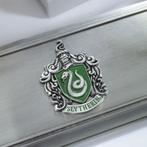Harry Potter Toverstok Display met Slytherin's Thema, NN9524, Verzenden, Nieuw, The Noble Collection, Replica