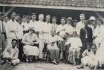 Nederl.-Indie Jaren '20 Foto van een onbekende groep te Riau, Ophalen of Verzenden