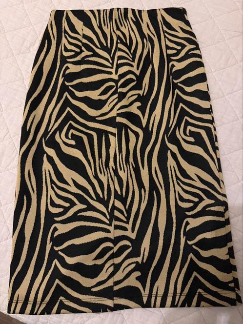 Zwart bruine dames rok met split. Mt.M., Kleding | Dames, Rokken, Zo goed als nieuw, Maat 38/40 (M), Bruin, Onder de knie, Ophalen of Verzenden