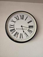 Riverdale Wandklok Diameter van 60cm, Huis en Inrichting, Ophalen, Zo goed als nieuw, Analoog, Wandklok