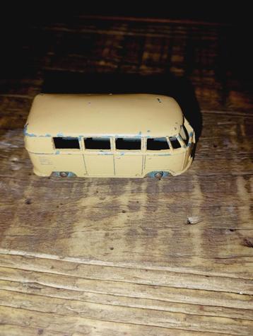 Vintage Engelse Volkswagen micro bus nummer 12 beschikbaar voor biedingen