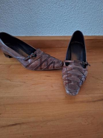 Bruine pumps met gevlochten bovenkant  beschikbaar voor biedingen
