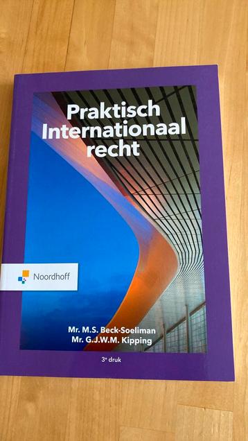Praktisch internarionaal recht beschikbaar voor biedingen