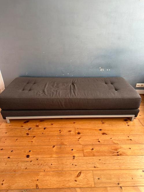 Moderne en comfortabele slaapbank van de Bijenkorf, Huis en Inrichting, Slaapkamer | Slaapbanken, Gebruikt, 160 cm, 200 cm, Tweepersoons