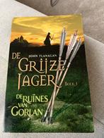 De Grijze Jager, John Flanagan - De ruïnes van Gorlan, Boeken, Kinderboeken | Jeugd | 10 tot 12 jaar, Ophalen of Verzenden, Zo goed als nieuw