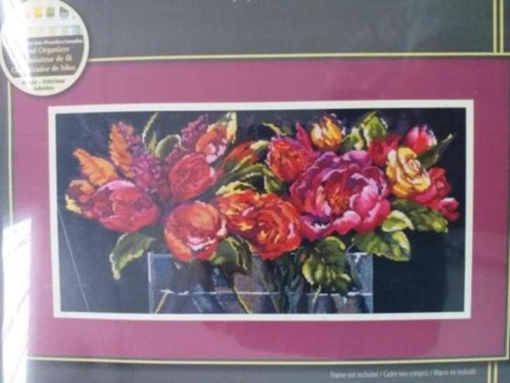 Borduurpakket Flowers of Joy  van Dimensions Gold, Hobby en Vrije tijd, Borduren en Borduurmachines, Nieuw, Borduurpakket, Ophalen of Verzenden