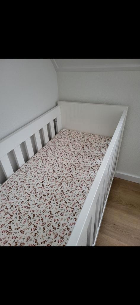 Babydump ledikant wit hoogglans – zo goed als nieuw!, Kinderen en Baby's, Kinderkamer | Bedden, Zo goed als nieuw, Minder dan 140 cm