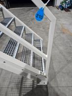 Stalen trap wit hoog 5.0mtr nob210, Doe-het-zelf en Verbouw, Ladders en Trappen, Ophalen of Verzenden, Zo goed als nieuw, 2 tot 4 meter
