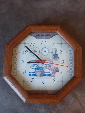 Leuke klok voor bv keuken,mag opgehaald worden in ruil voor  beschikbaar voor biedingen