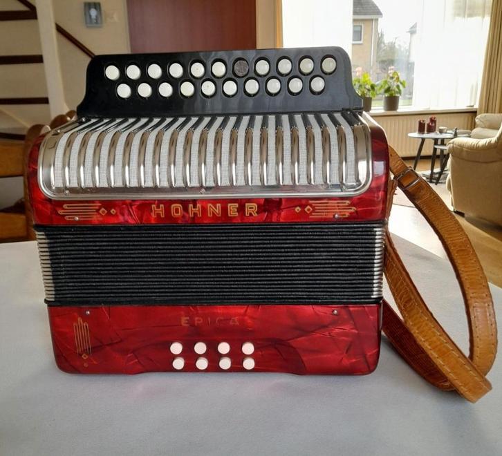 Trekzak Hohner Erica, Muziek en Instrumenten, Accordeons, Gebruikt, Overige formaten, Hohner, Met koffer, Met riemen, Ophalen of Verzenden