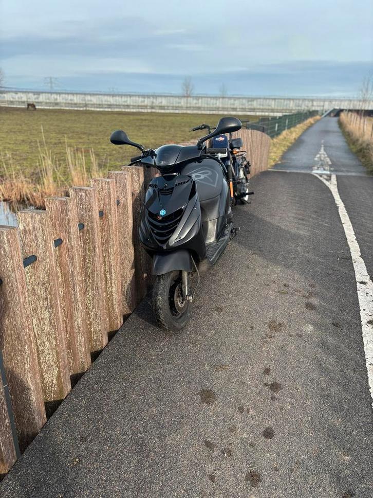 Piaggio Zip 80cc, Fietsen en Brommers, Scooters | Piaggio, Zo goed als nieuw, Zip, Maximaal 45 km/u, Benzine, Ophalen of Verzenden