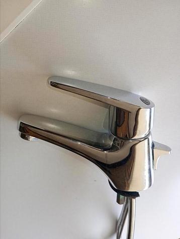 Wasbak mengkraan toilet tijdloos. Z.g.a.n. beschikbaar voor biedingen