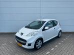 Zeer nette Peugeot 107 1.0 2010/CARPLAY/APK 5-5-2026, Auto's, Peugeot, Voorwielaandrijving, Stof, Zwart, Bedrijf