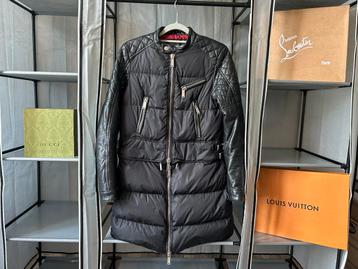 Dsquared2 jas (dames) beschikbaar voor biedingen