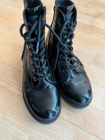 Zwarte lak enkellaarsjes maat 36 beschikbaar voor biedingen