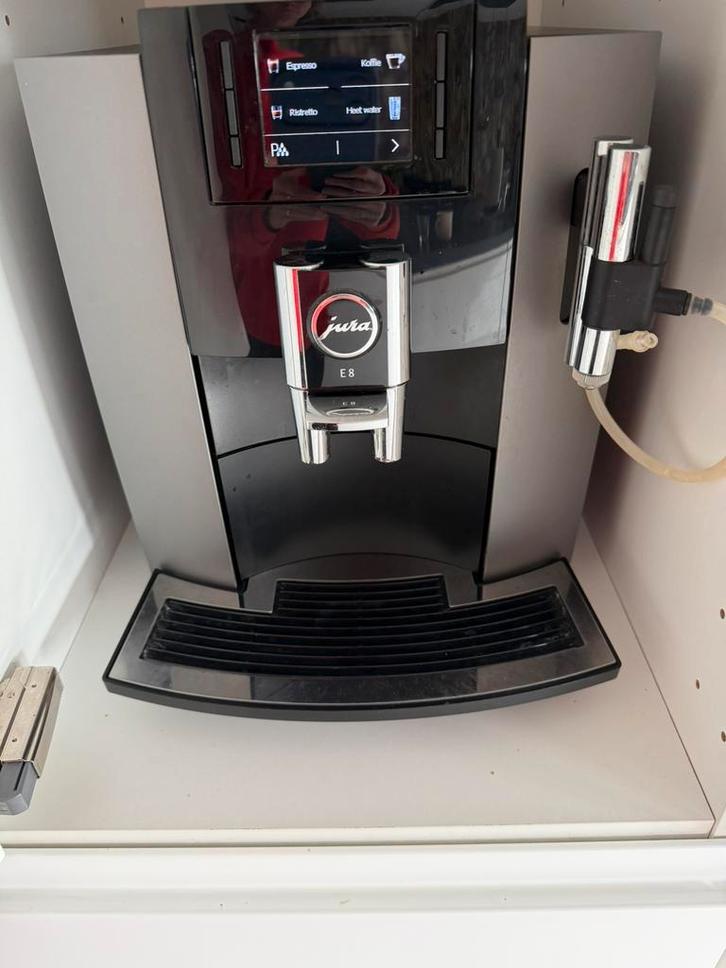 Jura koffiemachine E8, Witgoed en Apparatuur, Koffiezetapparaten, Zo goed als nieuw, Koffiemachine, 10 kopjes of meer, Ophalen