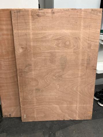 Multiplex stukken 116 x 80 cm. Dikte 14 mm beschikbaar voor biedingen