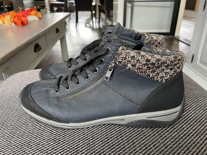 ENKELLAARSJES van Rieker maat 42 - WD014, Kleding | Dames, Schoenen, Zo goed als nieuw, Lage of Enkellaarzen, Grijs, Ophalen of Verzenden