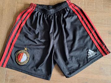 Sport broekje adidas/fijenoord mt 152 beschikbaar voor biedingen