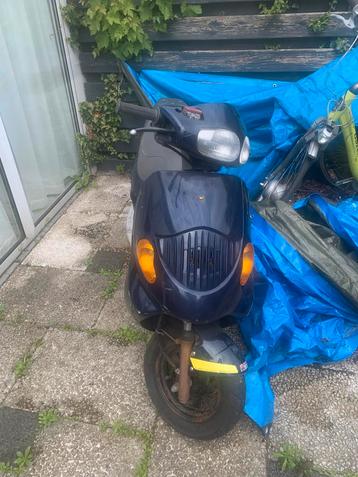 Dealim scooter (geregistreerd voor sloop) beschikbaar voor biedingen