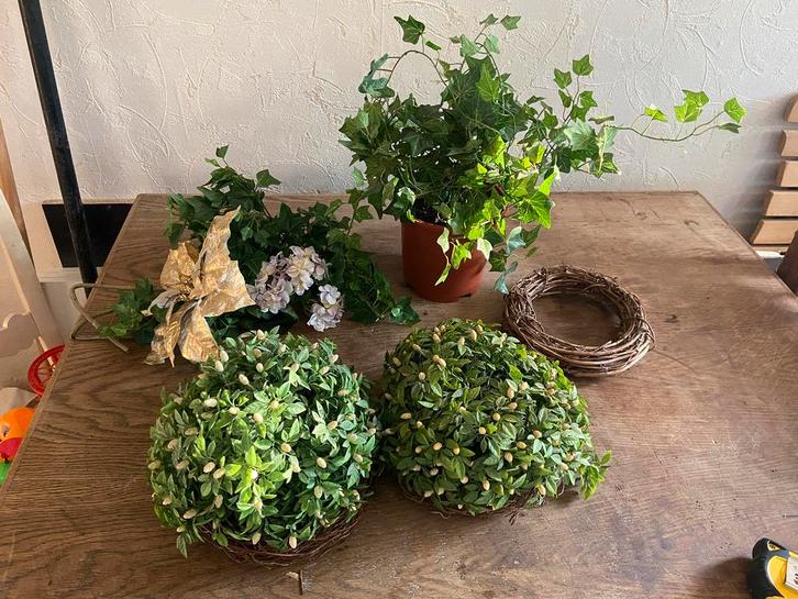 Mooie Kunstplanten en kransen klimopplant buxus bol, Huis en Inrichting, Woonaccessoires | Kunstplanten en Kunstbloemen, Zo goed als nieuw