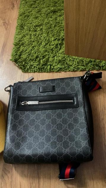Guggi bag beschikbaar voor biedingen