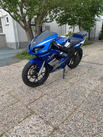 Rieju rs 2 50cc schakelbrommer  beschikbaar voor biedingen