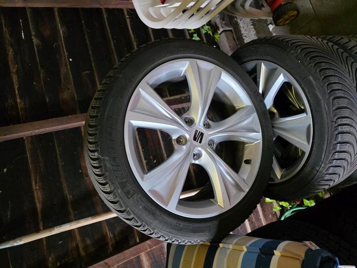 Nette originele seat leon velgen 17 inch met winterbanden, Auto-onderdelen, Banden en Velgen, Winterbanden, 17 inch, 225 mm, Ophalen