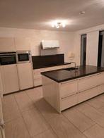 Moderne Luxe Hoogglans Witte Keuken met Eiland- Luxe apartuu, Huis en Inrichting, Keuken | Complete keukens, Ophalen, Wit, Graniet of Steen