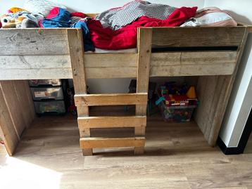 Steigerhoutenbed beschikbaar voor biedingen