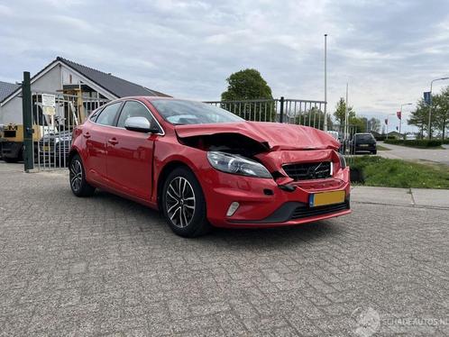 Volvo V40 2.0 D2 R-Design Business (bj 2015), Auto diversen, Schadeauto's, Handgeschakeld, Diesel, MPV, Rood