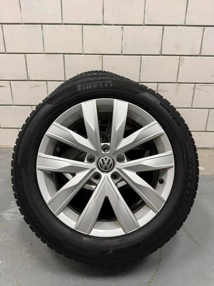 Volkswagen Tiguan Winterset Pirelli banden uit 2023 weg=weg, Auto-onderdelen, Banden en Velgen, Banden en Velgen, Winterbanden