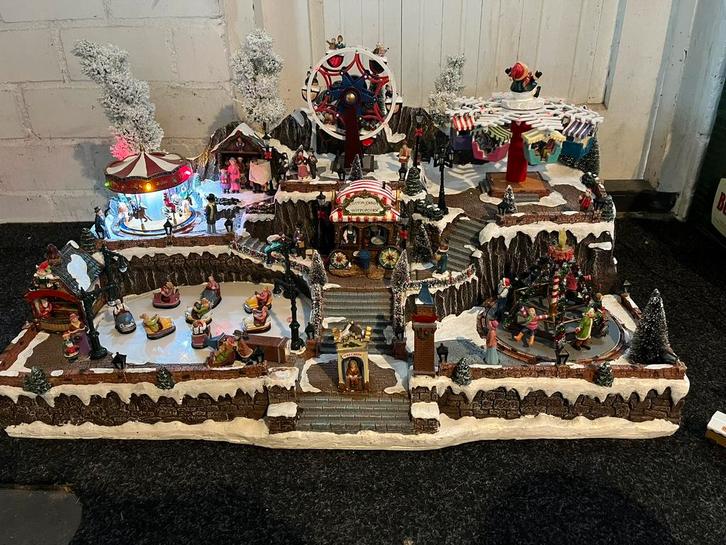 Erg groot gipsen verlicht Kerstdorp met bewegende delen in 1, Diversen, Kerst, Ophalen