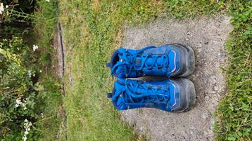 Wandelschoenen maat 35 beschikbaar voor biedingen