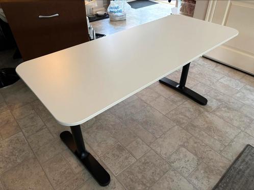 IKEA BEKANT bureau 140x60, Huis en Inrichting, Bureaus, Zo goed als nieuw, Bureau, In hoogte verstelbaar, Ophalen