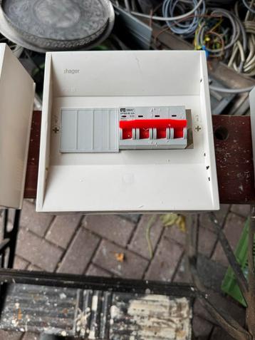 Diverse Groepenkasten met Aardlekschakelaars beschikbaar voor biedingen