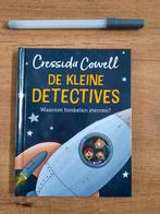 De kleine detectives Cressida Cowell, Boeken, Ophalen of Verzenden, Fictie algemeen, Zo goed als nieuw