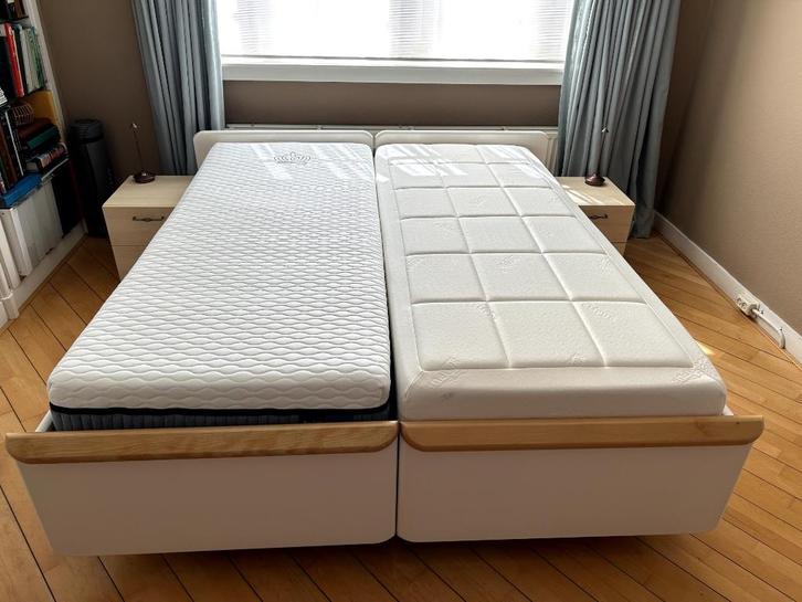 Tweepersoons seniorenbed, Huis en Inrichting, Slaapkamer | Bedden, Gebruikt, Tweepersoons, 80 cm, 200 cm, Hout, Wit, Verstelbaar
