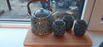 Theepot met 4 kopjes (1 beschadigd), Gebruikt, Keramiek, Ophalen of Verzenden, Overige stijlen