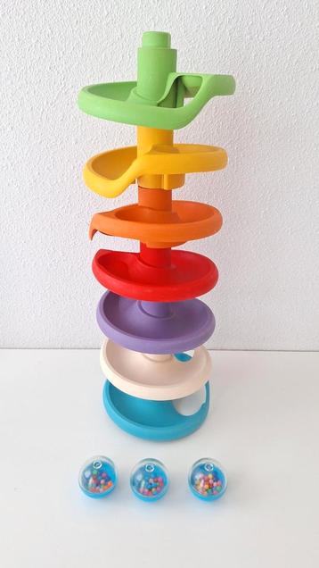 Gekleurde spiraaltoren quercetti bioplastic beschikbaar voor biedingen