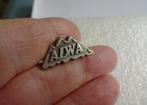 Klein oud broche bergen met de tekst ALWA, Overige materialen, Gebruikt, Verzenden, Minder dan 4 cm