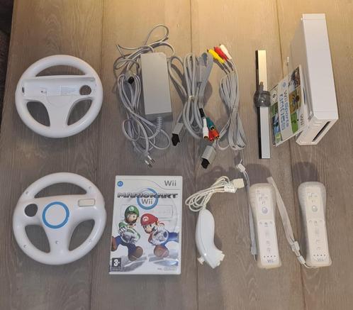 Nintendo Wii met Mario Kart, Spelcomputers en Games, Spelcomputers | Nintendo Wii, Gebruikt, Met 2 controllers, Met games, Met stuurtje