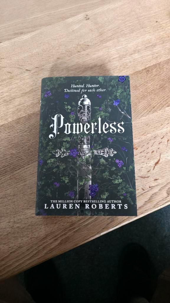 Powerless Deluxe Collector's Edition by Lauren Roberts, Boeken, Fantasy, Zo goed als nieuw, Ophalen of Verzenden