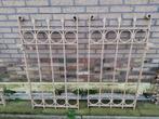 2x Antieke ijzeren dubbele raamhekken 110hx120 en 110x128br, Ophalen