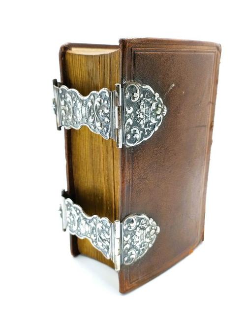Bijbel met zilveren sloten, Gebr. Roelfsema / Winsum, 1879, Antiek en Kunst, Antiek | Boeken en Bijbels, Verzenden