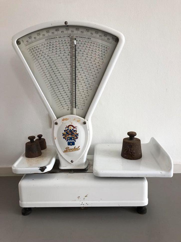 Vintage weegschaal Berkel met oude gewichten, Witgoed en Apparatuur, Weegschalen, Gebruikt, Analoog, Winkelweegschaal, 500 gram of grover