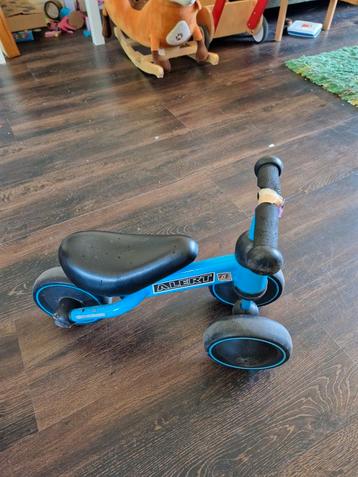 Loopfiets voor een 1 jarige beschikbaar voor biedingen