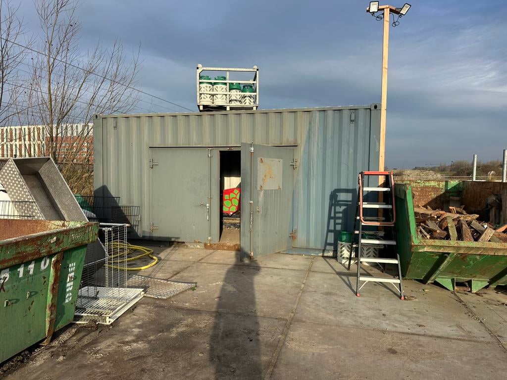 Zeecontainer 20 ft met extra zijdeuren, Ophalen