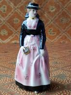 Prachtig antiek Keramos beeldje uit Oostenrijk 12,2 cm., Antiek en Kunst, Antiek | Porselein, Ophalen of Verzenden